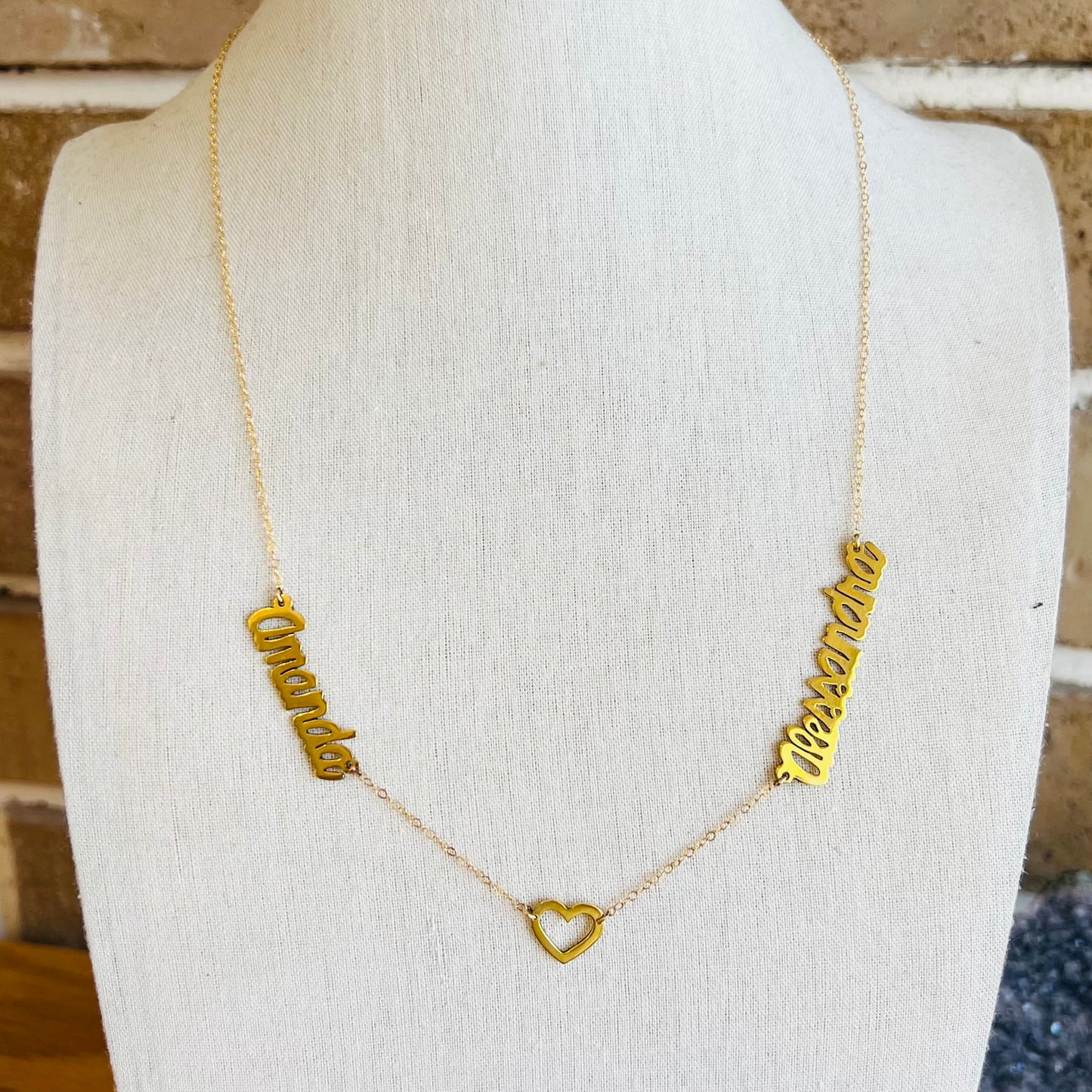 Collar dos nombres y corazón personalizado