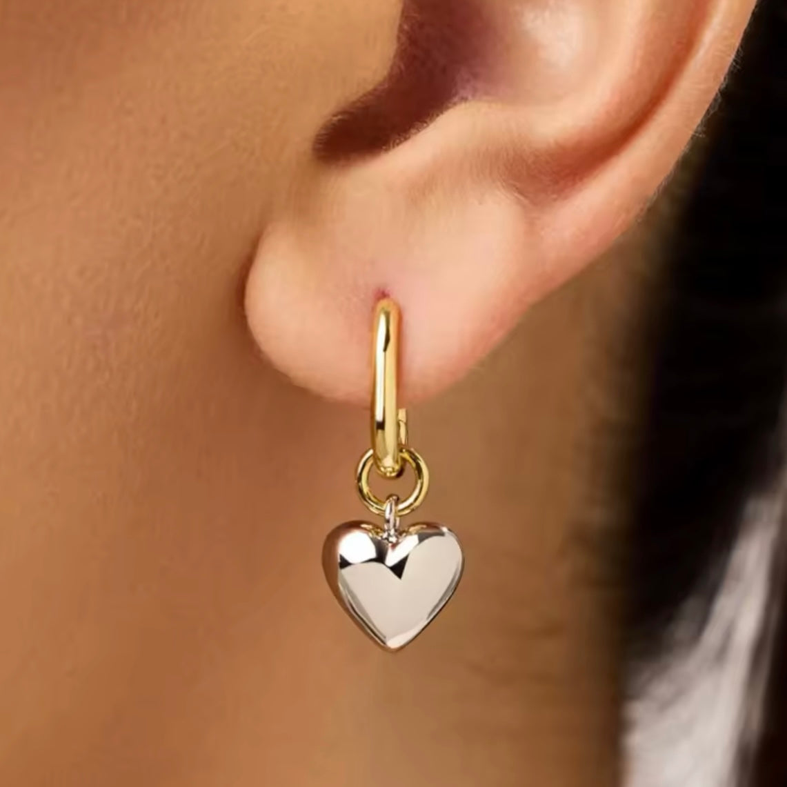 Par Arracadas Corazón Bicolor