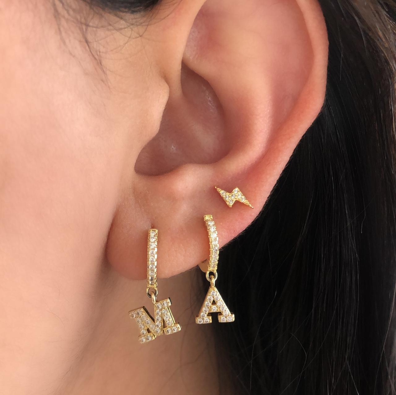 Piercing con Inicial