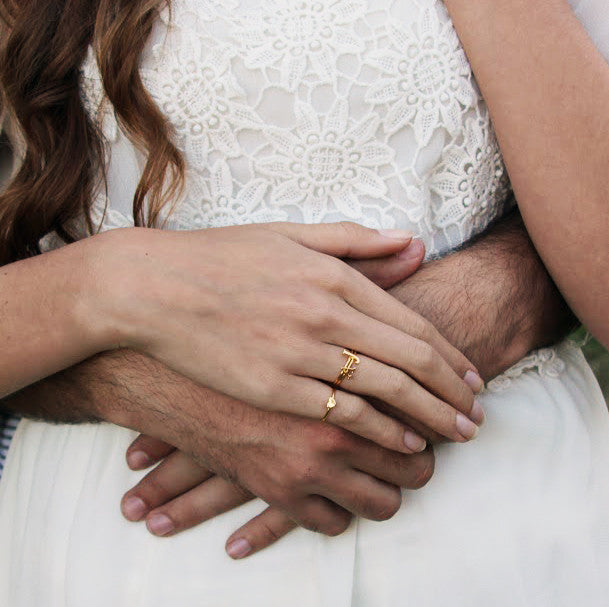 Anillos de iniciales Dorados Mayúsculas