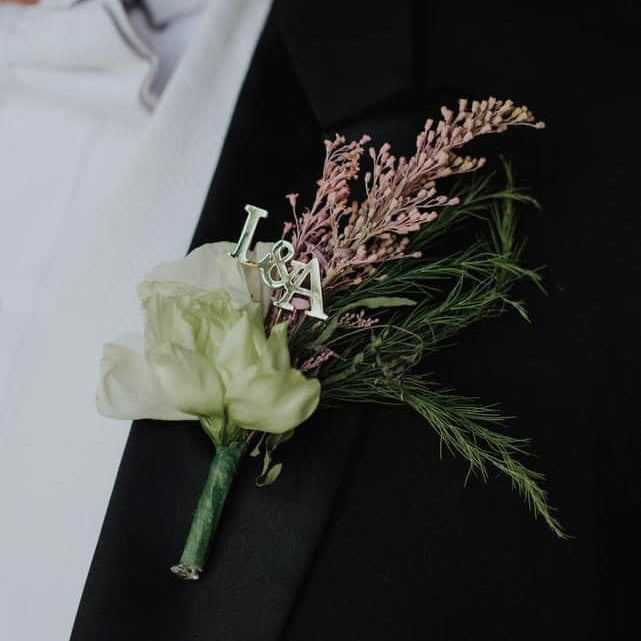 Boutonniere Iniciales - sin circulo
