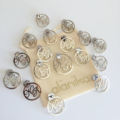 Boutonniere Iniciales - con Circulo